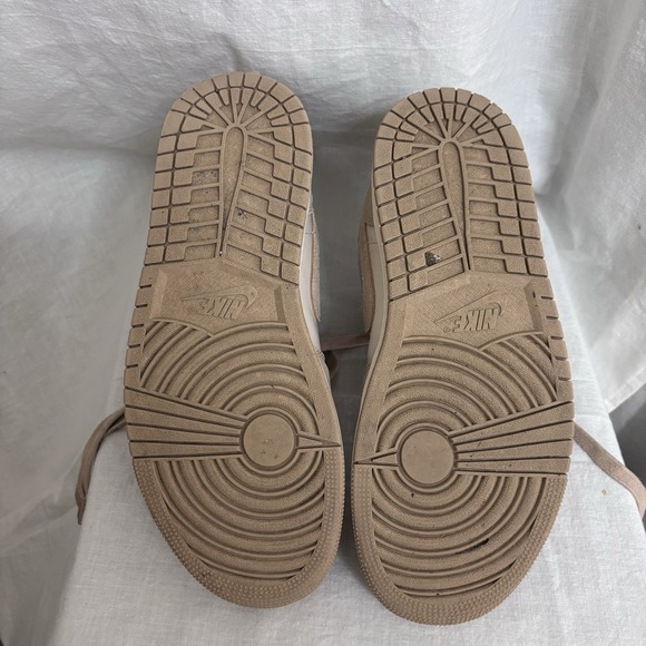 Size 9.5 - Air Jordan 1 SE Mid Legend Light Brown W - Picture 6 of 8